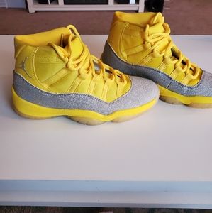 Nike air jordan yellow and silver size 7.5  worn a couple of times.